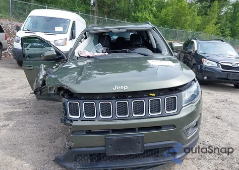 2019 Jeep Compass Latitude 4X4 из США, поврежденный, VIN 3C4NJDBB8KT760370